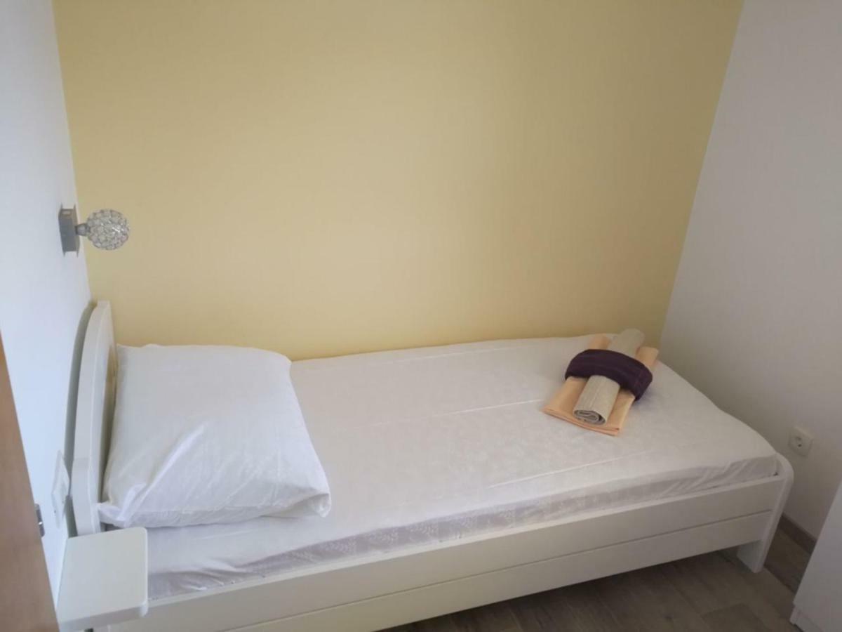 Apartments Prpic Seget Vranjica Rum bild