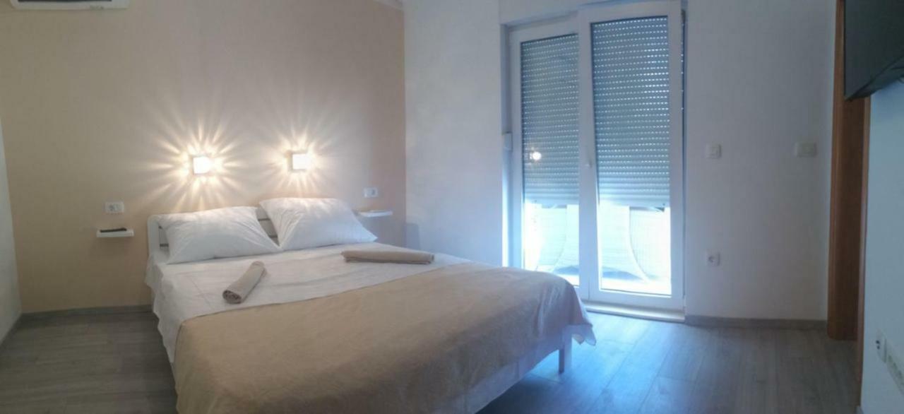 Apartments Prpic Seget Vranjica Rum bild