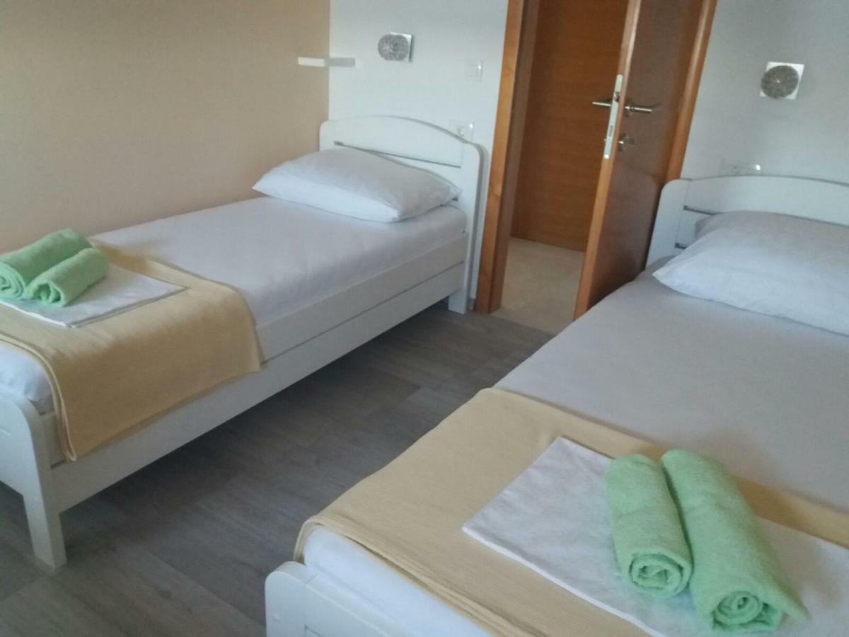 Apartments Prpic Seget Vranjica Rum bild
